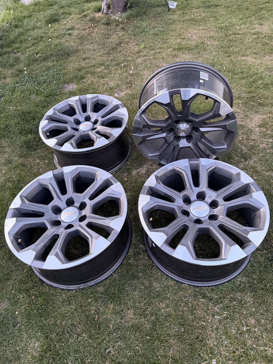 Like New 2024 Chevrolet Silverado 1500 20 inch whe