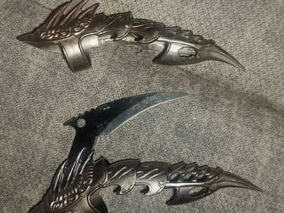 Dragon Claw Finger Sword Set - Two Rings with Curved Blades, Gothic Fantasy Cosplay Accessory