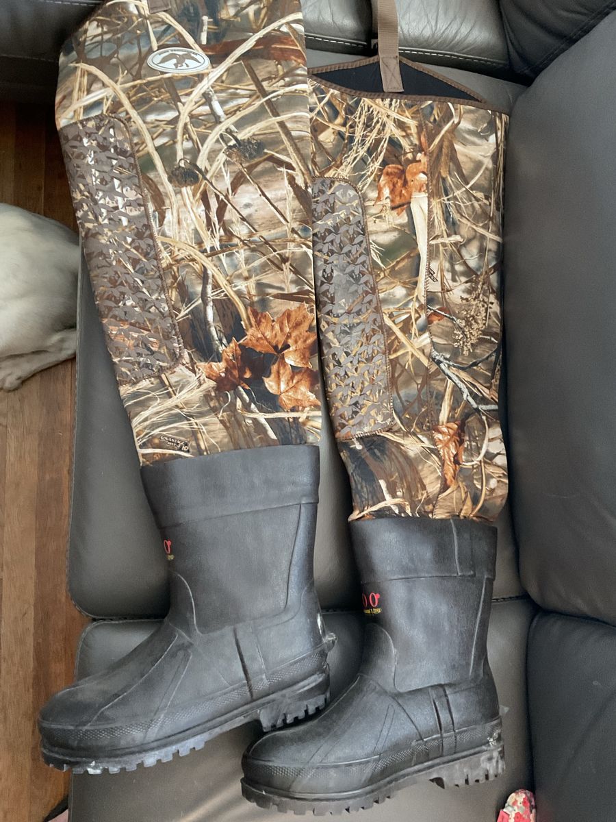 Duck Commander 600 gram Neoprene hip waders. Size 9