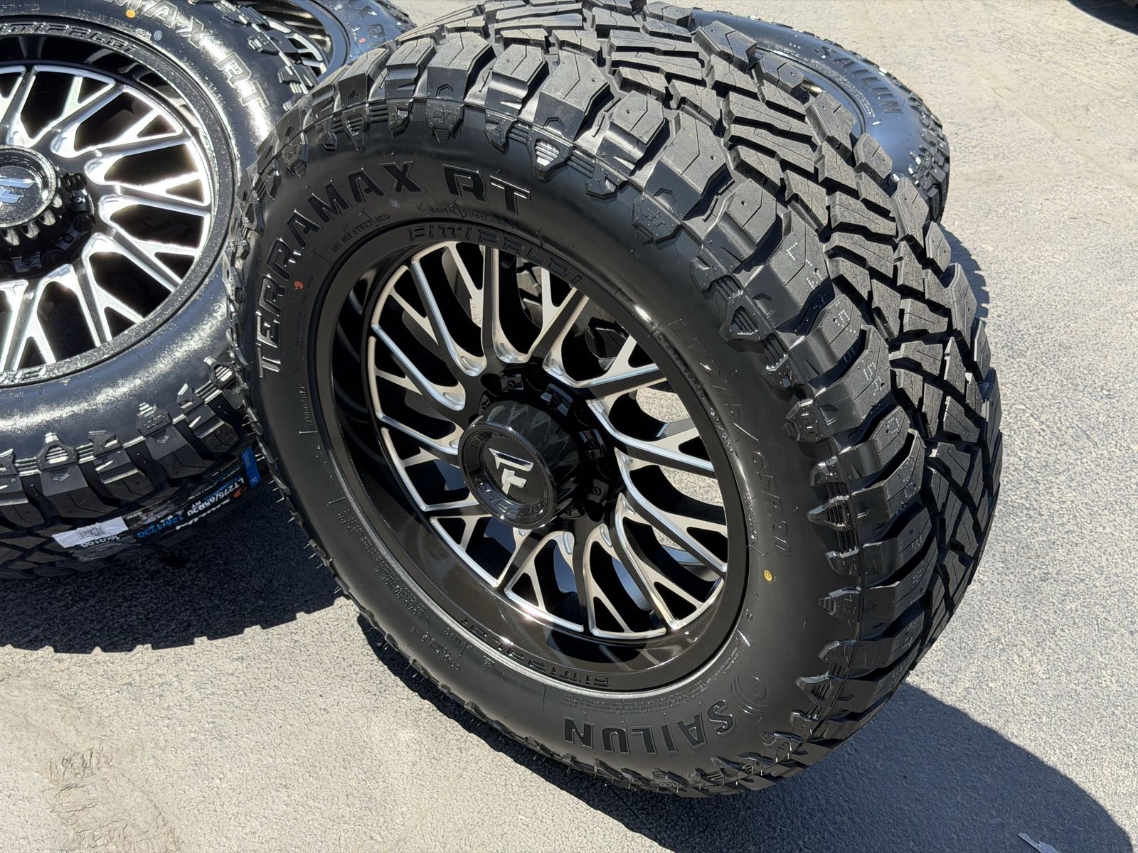 20” Fittipaldi 8 Lug 8x6.5 34” Sailun R/T 275/65R20 34x11x20 Dodge Ram Chevy GMC pre97 Ford