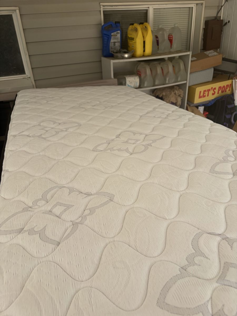 Twin mattress 