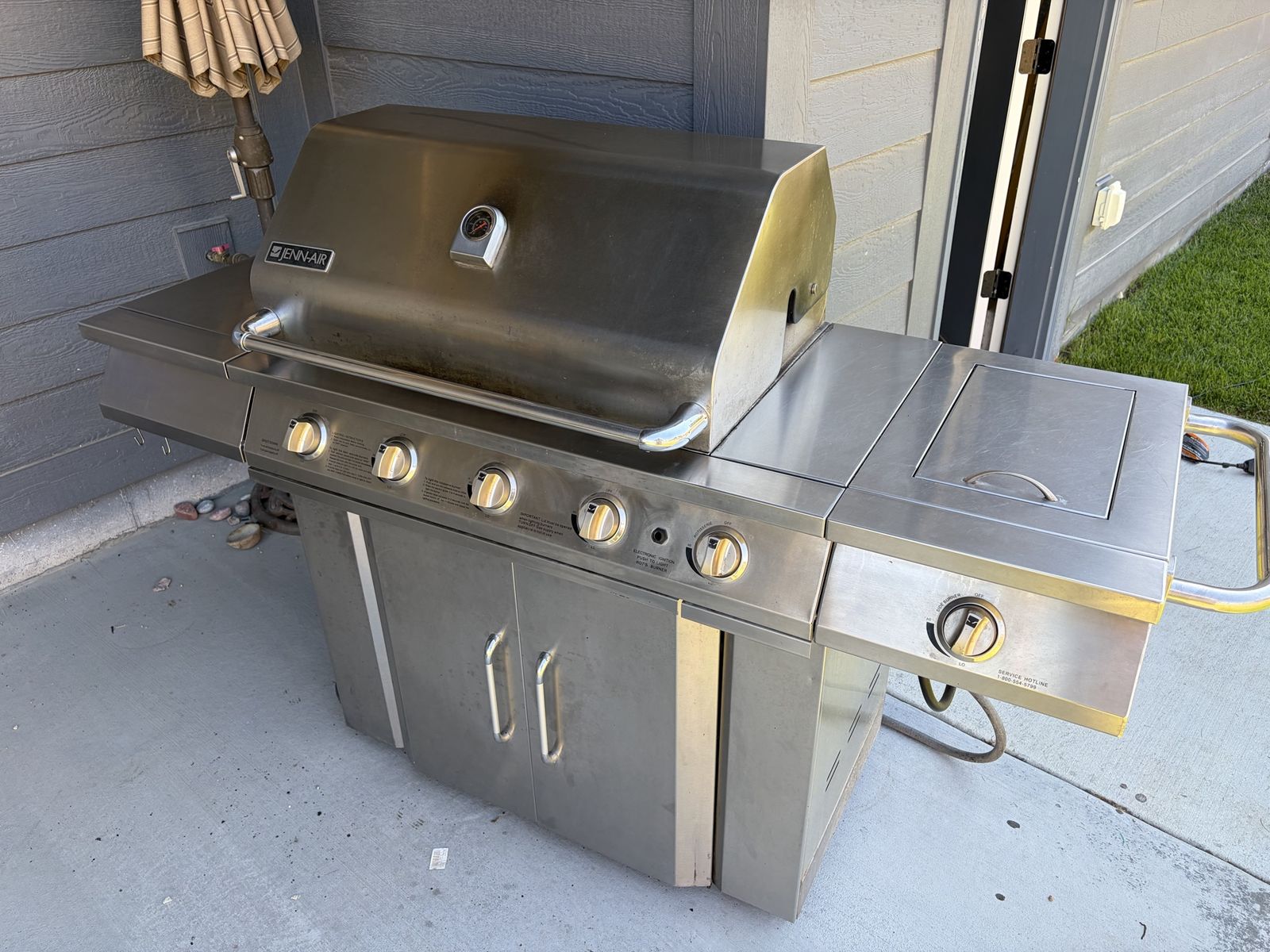 Jenn-Air Stainless Steel Natural Gas Grill