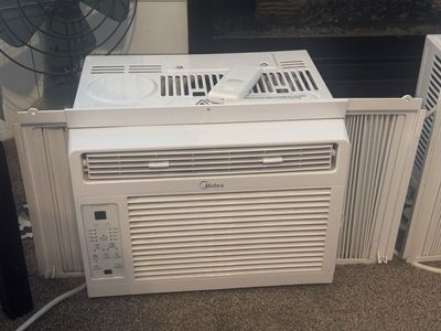 Midea Window Air Conditioner with Remote - White, Efficient Cooling for Any Room 6,000 Btu