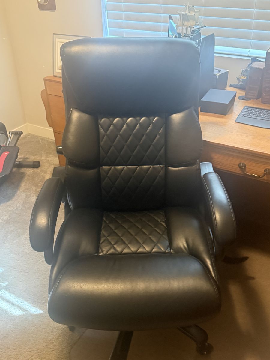 Executive office chair