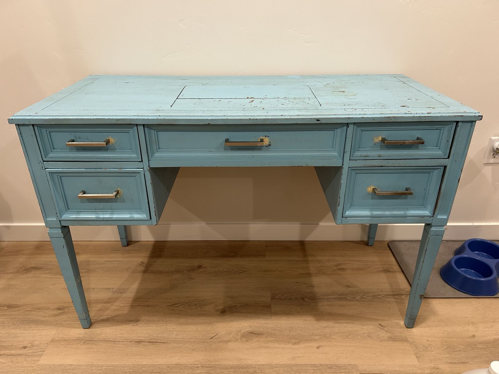Sewing table