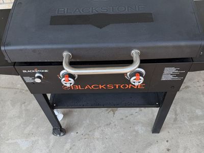 Blackstone 2-Burner 28" Griddle Cooking Station Outdoor Flat Top Grill
