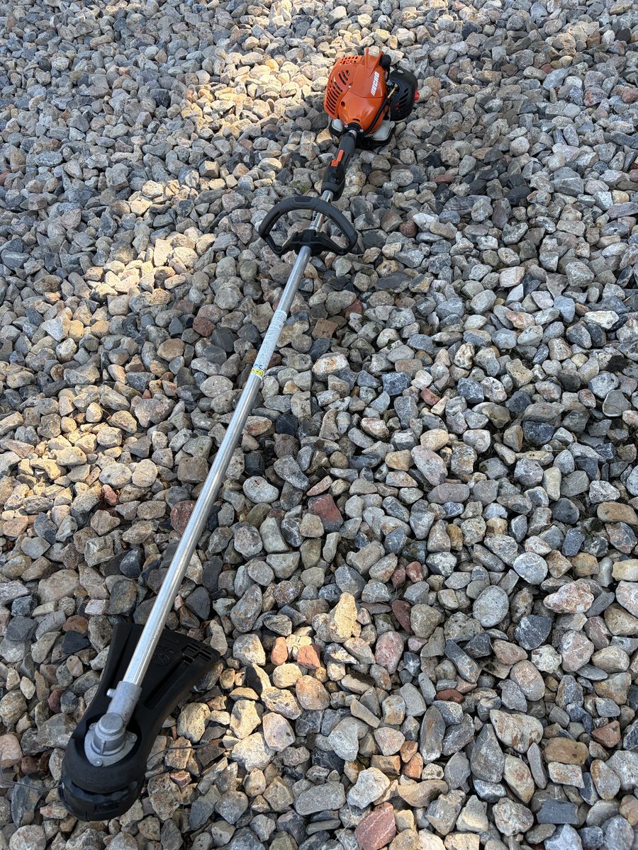 ECHO SRM-225 Gas-Powered Straight Shaft String Trimmer – Runs Great!