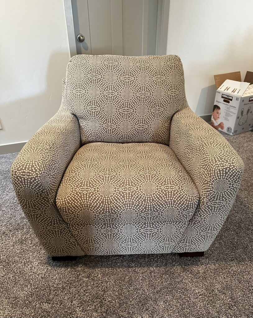 Fabric Loveseat In Perfect Condition