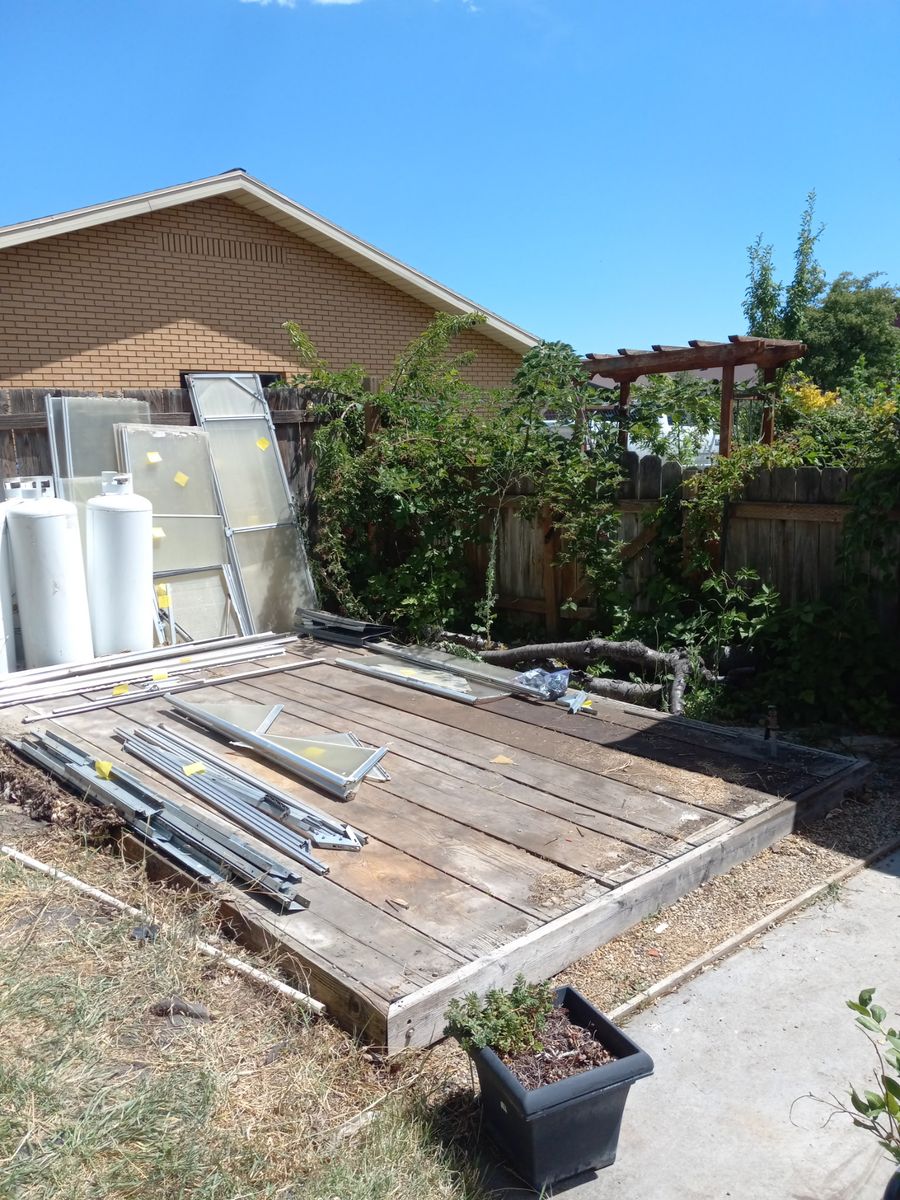 Palram 8x12' greenhouse disassembled