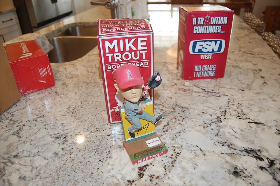 2013 ANAHEIM ANGELS MIKE TROUT "WALL CATCH" ROY SGA BOBBLEHEAD