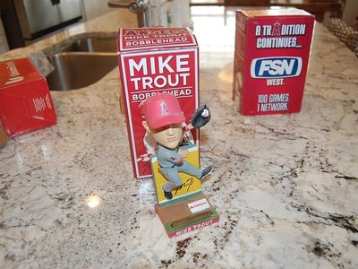 2013 ANAHEIM ANGELS MIKE TROUT "WALL CATCH" ROY SGA BOBBLEHEAD