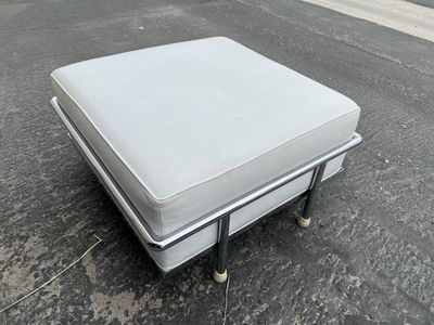 2 X Le Corbusier LC3 Leather Ottoman's