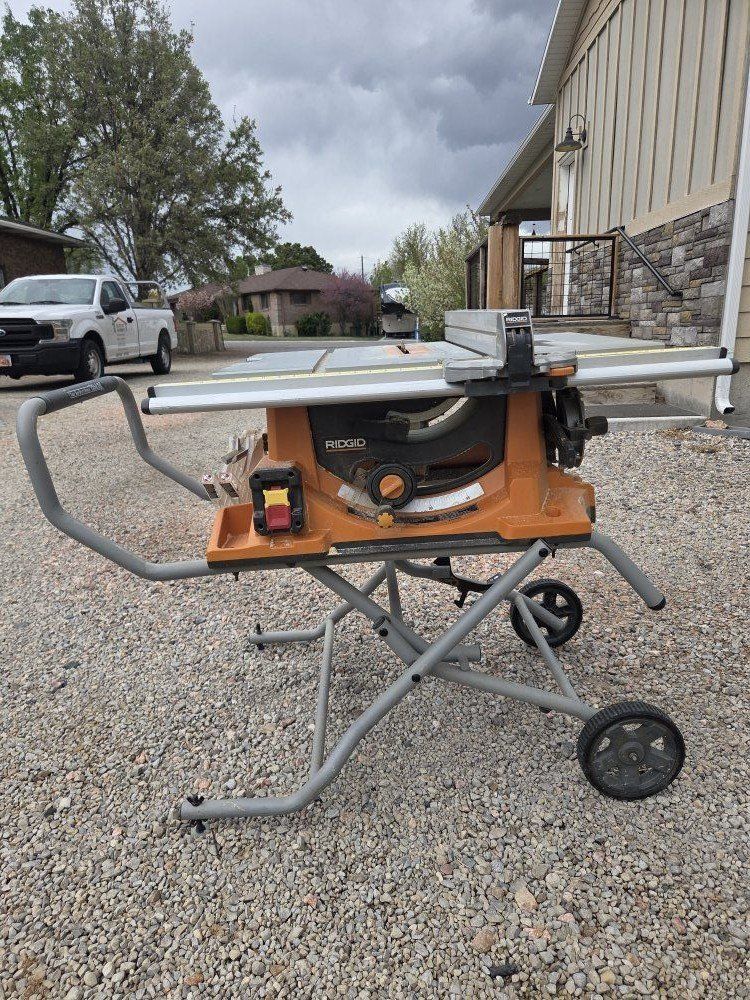 Ridid 10" portable table saw w/stand.