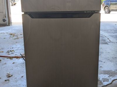 Mini fridge with freezer