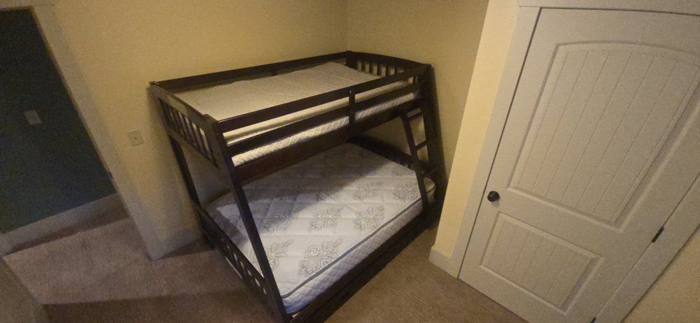 High-End Bunk Bed Full/Twin "Like New"