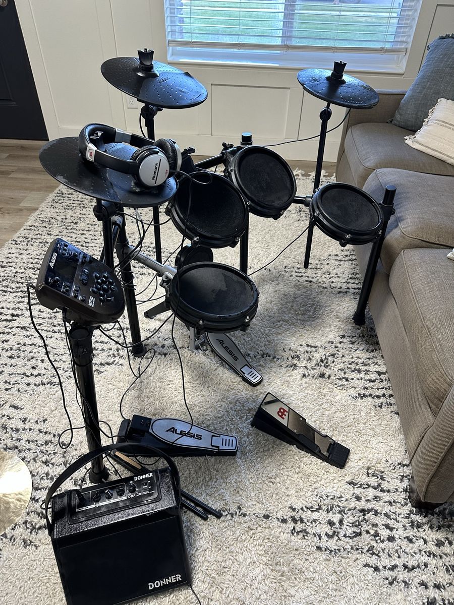 Alesis Nitro Mesh Kit Electronic Drum Set - Complete with Headphones, Amplifier, and Accessories