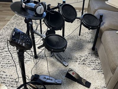 Alesis Nitro Mesh Kit Electronic Drum Set - Complete with Headphones, Amplifier, and Accessories