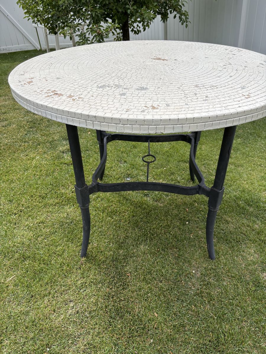 Round 42” Patio Table Counter Height