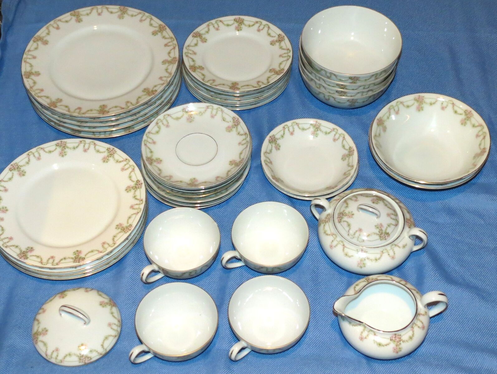 BAVARIA China Set 37 pc Serves 4 "Arbutus" Tirschenreuth , GERMANY 1960s