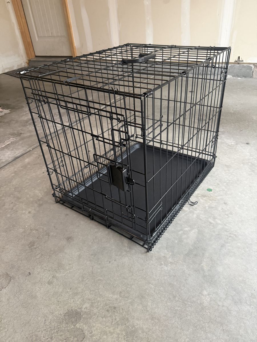 Black Metal Wire Dog Crate with Plastic Tray