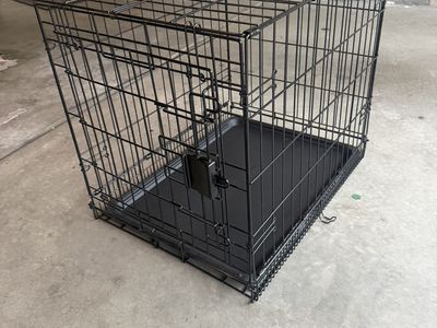 Black Metal Wire Dog Crate with Plastic Tray