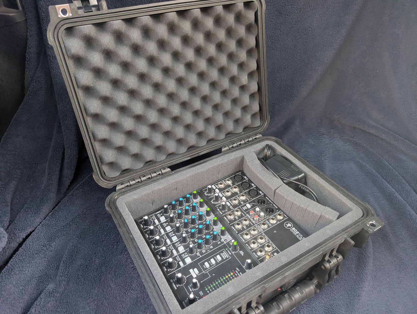 Mackie Mixer - 802VLZ4 in Pelican Case