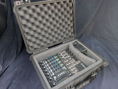 Mackie Mixer - 802VLZ4 in Pelican Case