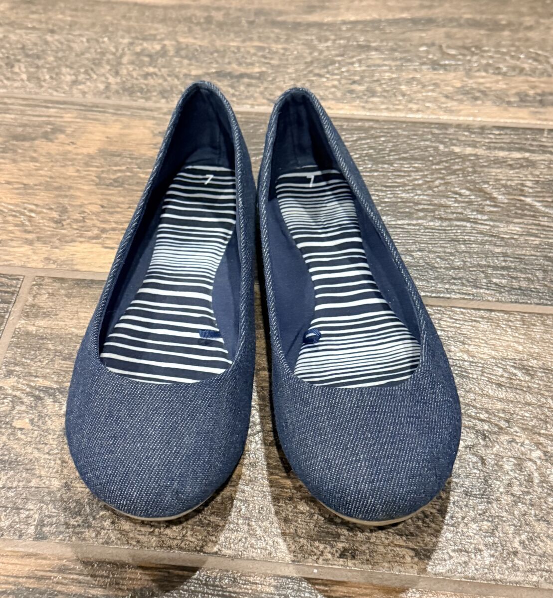 Women Size 7 Slip On Shoes