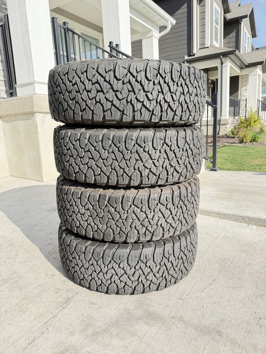 285/70R17 Bfgoodrich Ko3 Load C Like New