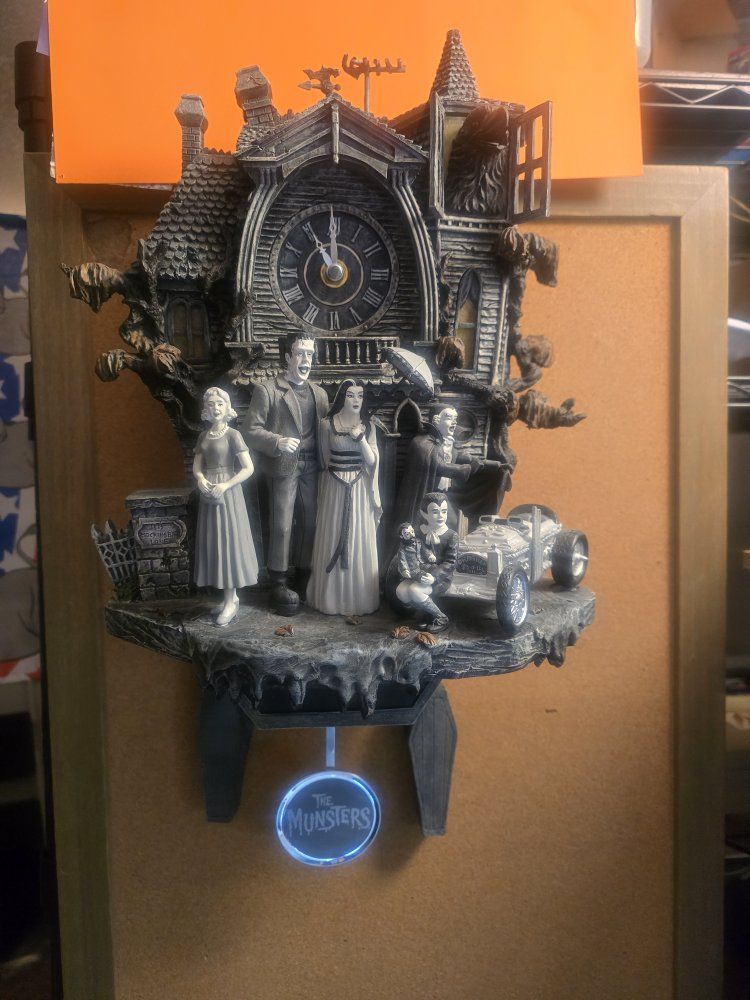 Bradford Exchange The Munster Family Clock