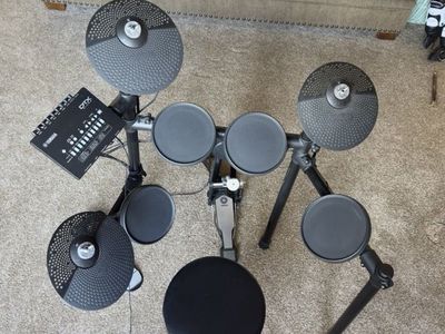 Yamaha DTX402K Electronic Drum Set