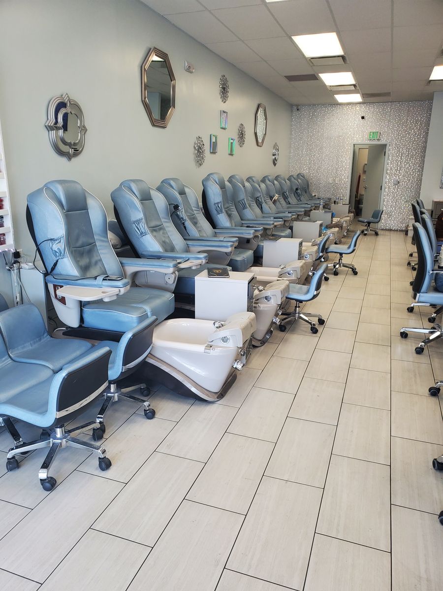 Pedicure chair and Nails Table for sale