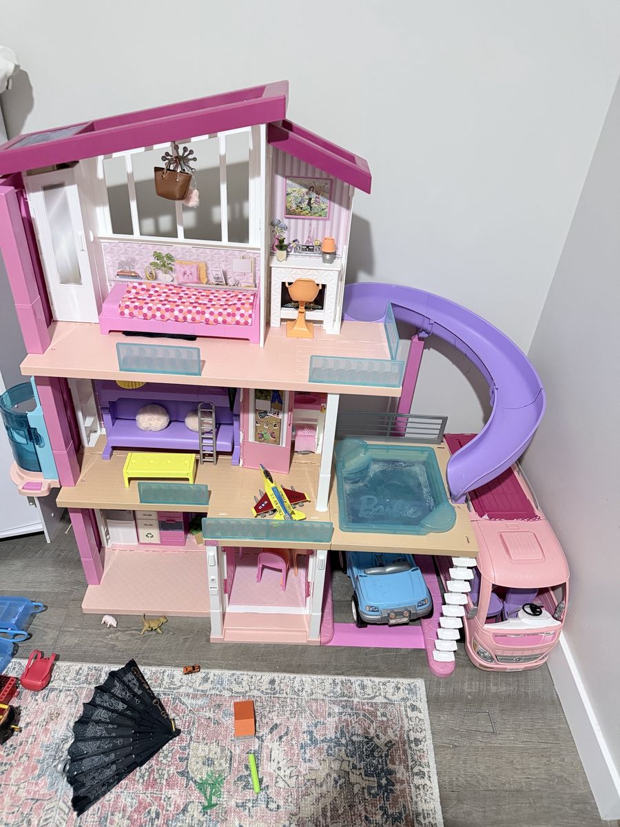 Barbie estate dream house with furniture