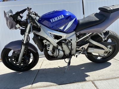 Yamaha R6 motorcycle