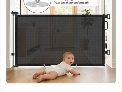 Retractable baby gate