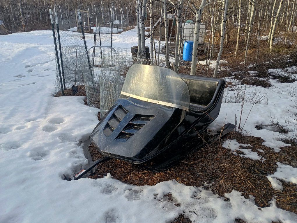 Snow buggy for pulling kids