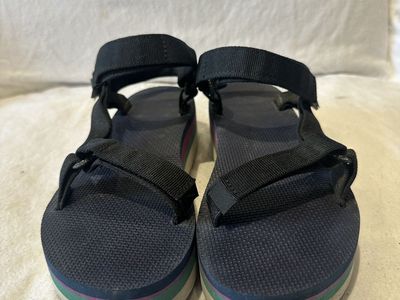 Teva Women’s Size 7 Black Like New Sandals