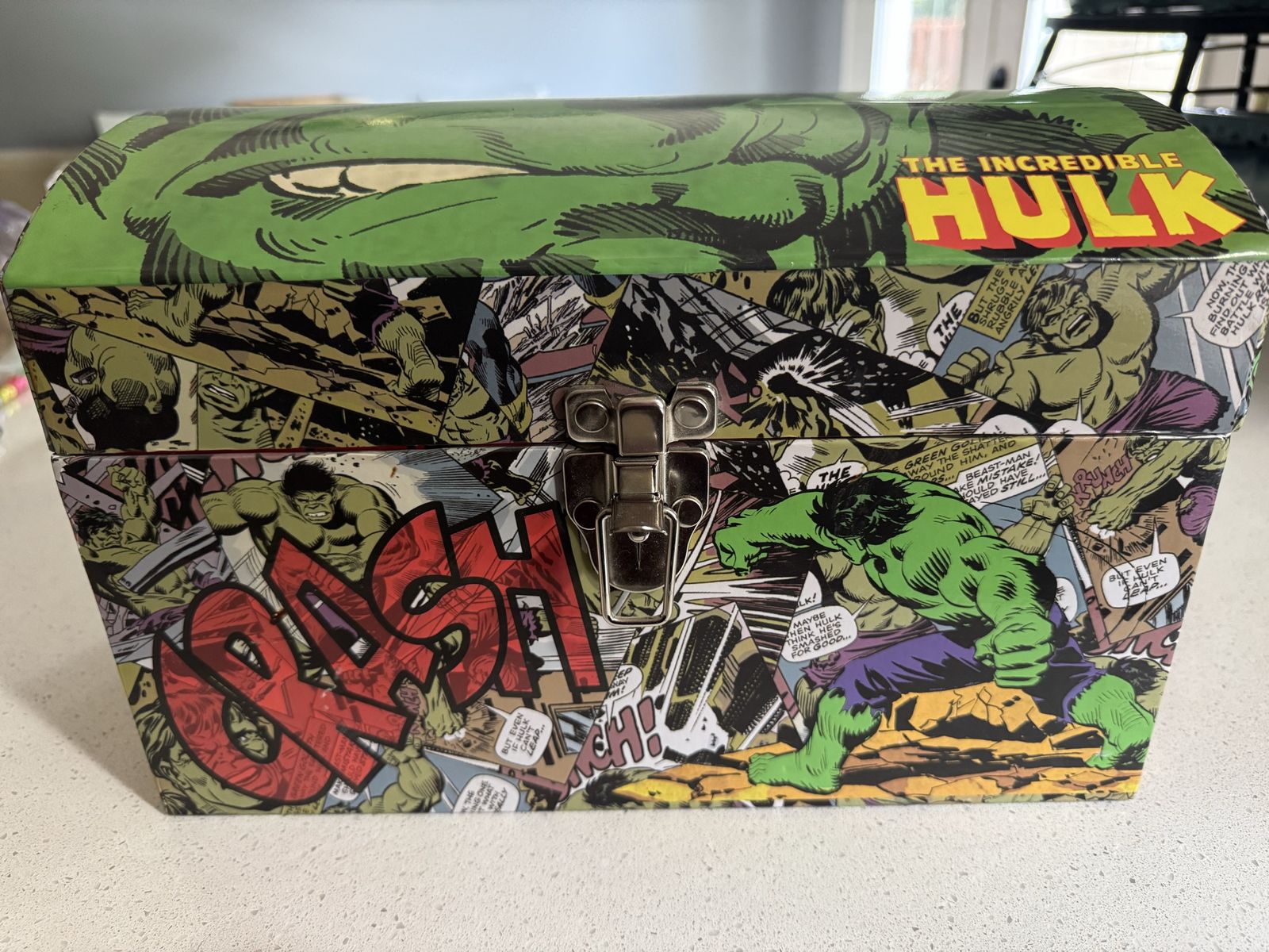 The Incredible Hulk Marvel Comics Storage Box / Lunchbox with Rope Handle, Metal Clasp