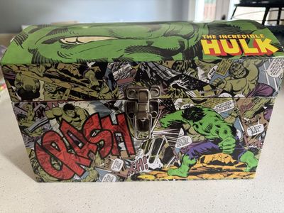 The Incredible Hulk Marvel Comics Storage Box / Lunchbox with Rope Handle, Metal Clasp