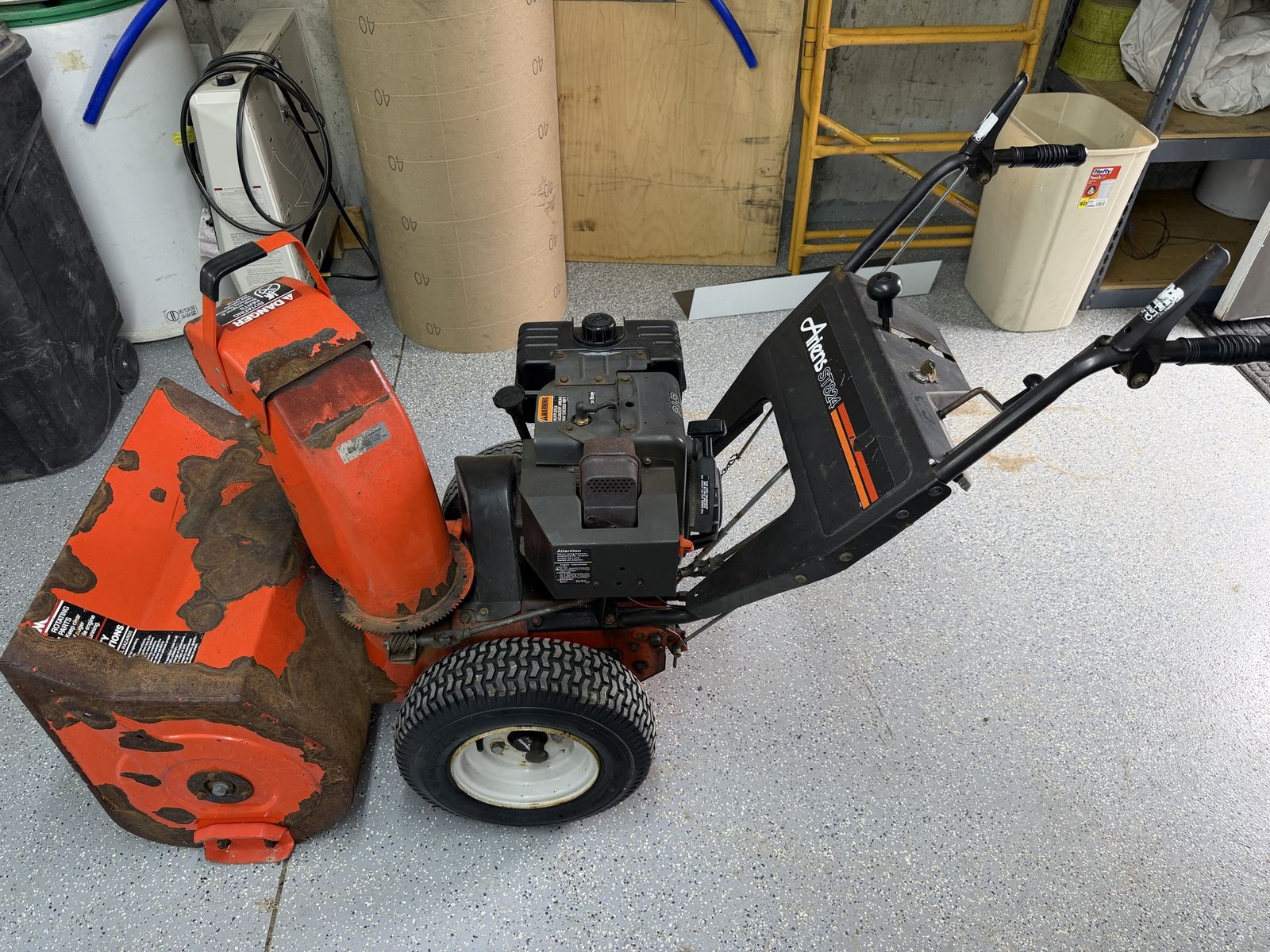 Ariens ST824 snowblower 
