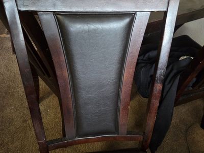 dining room table/chairs