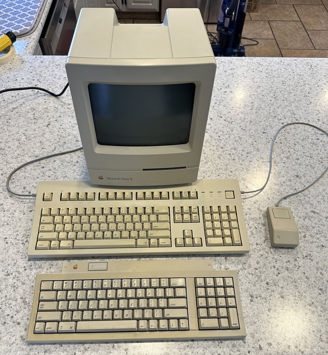 Vintage Apple Mac Classic II, 20MB HD, 4MB RAM, System 7.1 installed, keyboard and mouse