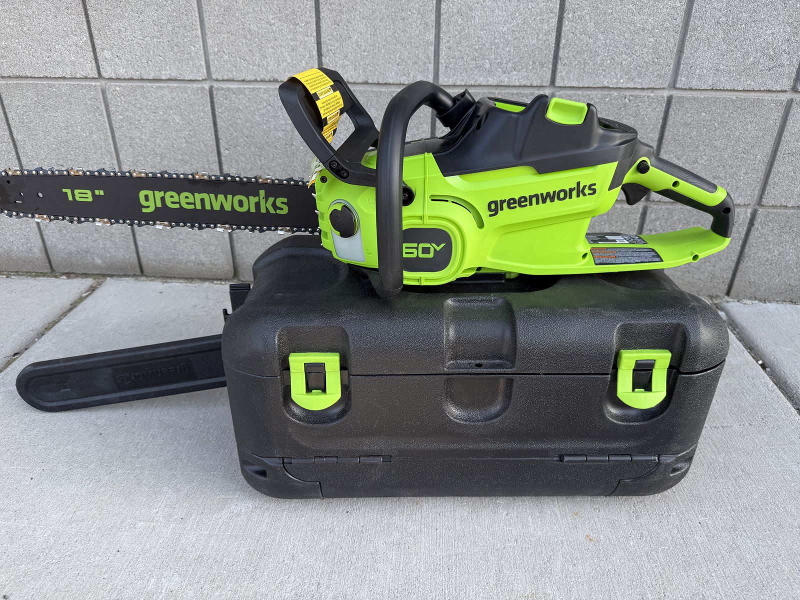 Greenworks 60V Battery Powered 18 Inch Chainsaw