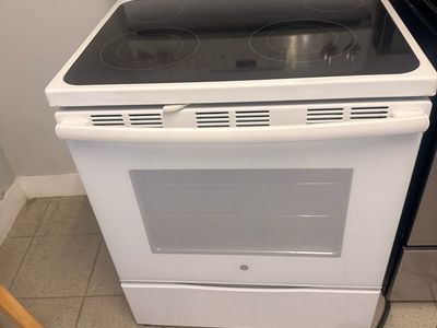 GE White Electric Range Stove with Smooth Glass Cooktop
