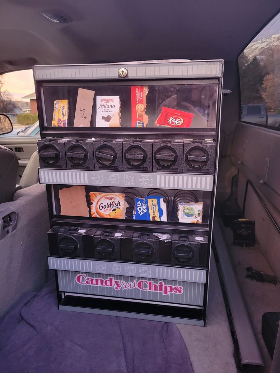 Coin vending machine with key