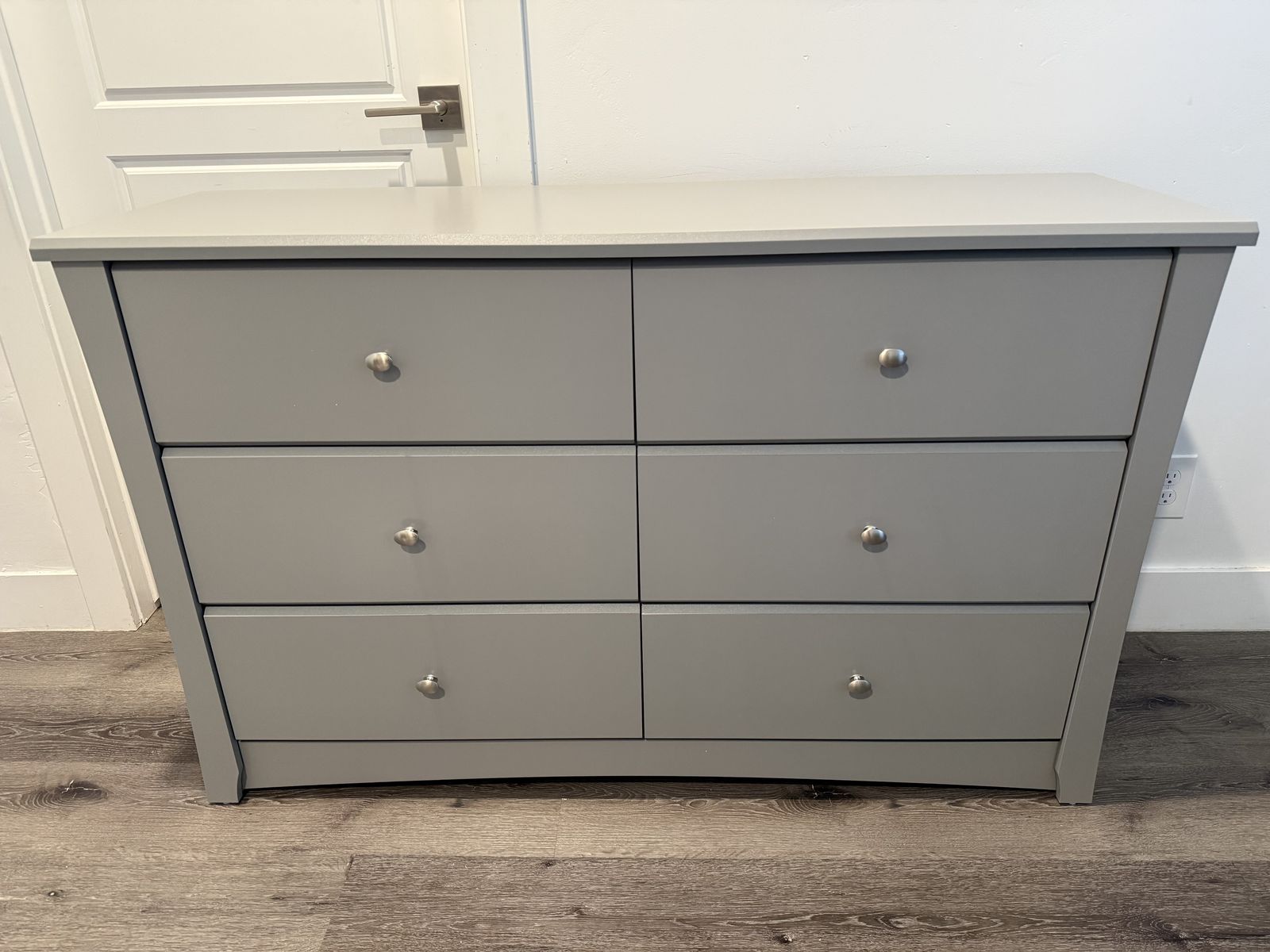 Brand New Modern Grey 6 Drawer Dresser