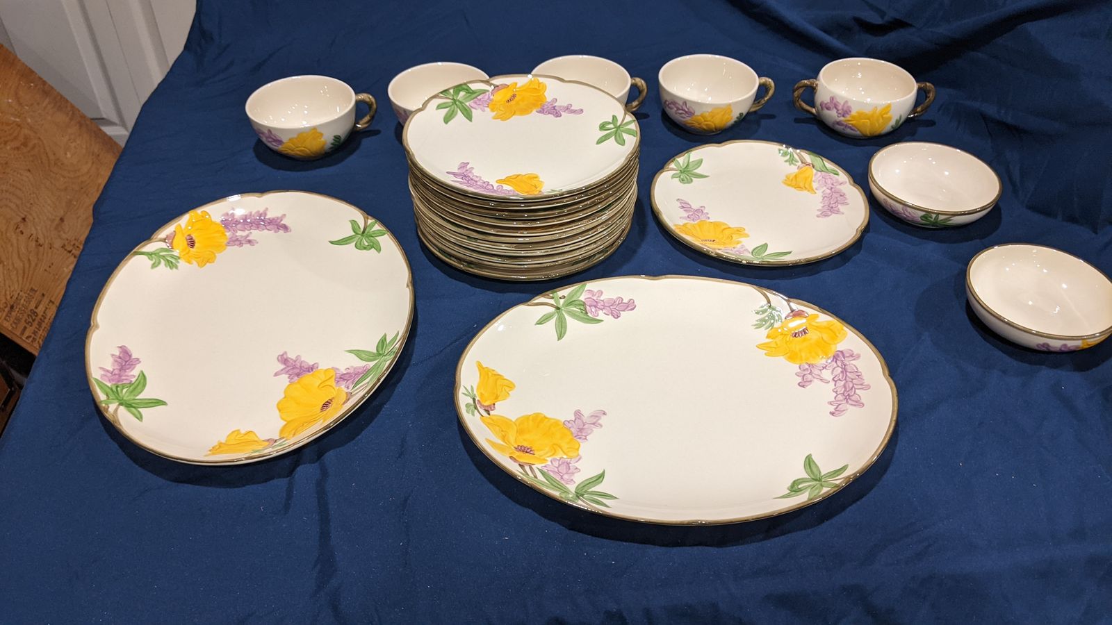 Vintage 1950s Franciscan Ware California Poppy, 77 pieces total