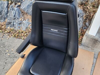 RECARO Specialist M Seat With Arm Rest Armrest Black Leather/Black Leather Driver Side Front