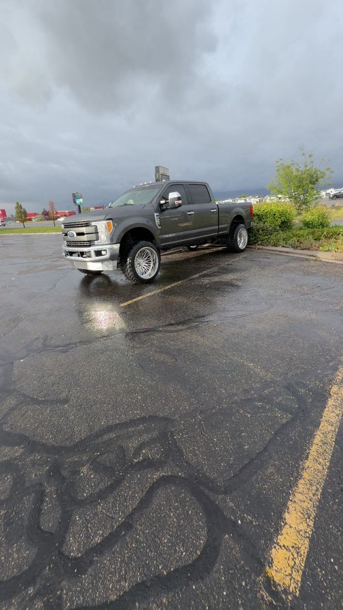 2017 Ford F-350 Super Duty Lariat