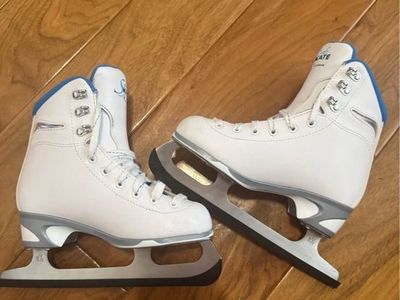 Figure skates